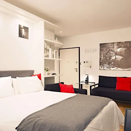 Near Sao Bento Station * Порту